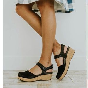Rosynova flat buckle sandals